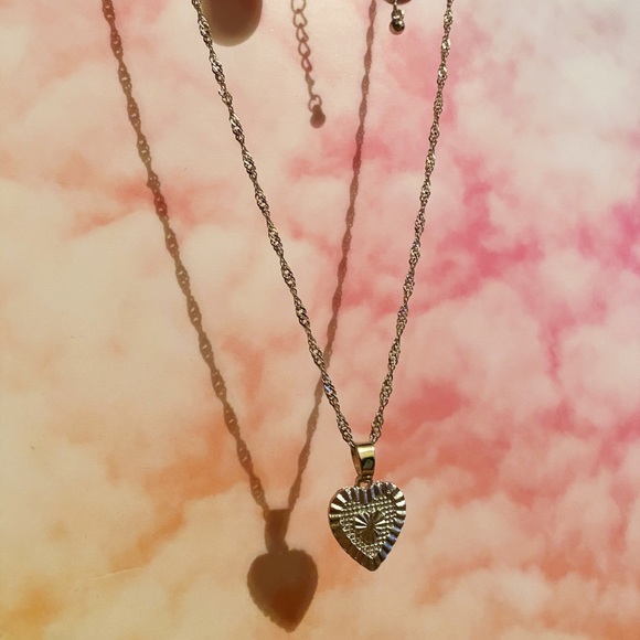 *SOLD* - Beautiful Silver Heart Necklace - Picture 2 of 4